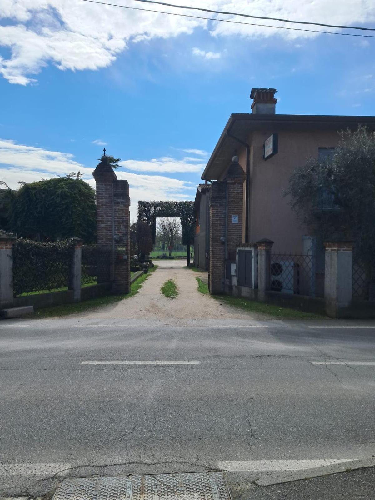 Hotel Armida Castenedolo Bagian luar foto